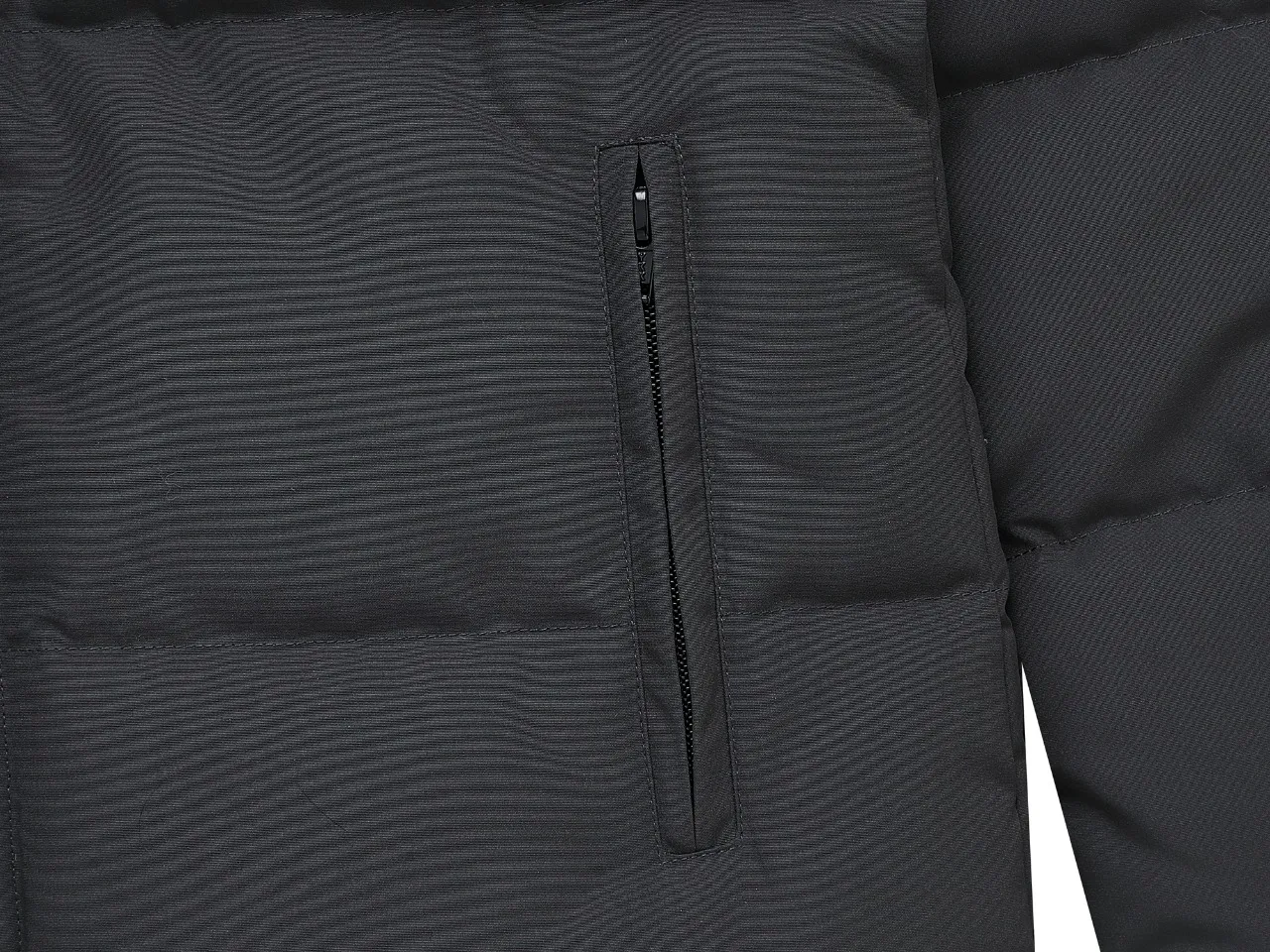 P740 Canada Goose Canada Goose #Expedition04 Parker, a treasure of Canadian origin! Limited supply worldwide! Canada Goose Model 04 is a top-notch couple model. The polar cold-proof outdoor series fur collar detachable hooded parka down jacket is the first Goose in 2024. I hope my partners will like it. Peak quality. I hope everyone can identify it together! The most popular cool items of the Big Goose family in 2024 are online. The same popular product of Yi Yang Qianxi is said to be a joint limited edition Big Goose that cannot be bought in autumn and winter. If you dislike the sameness of the Big Goose in the past, then this model will definitely give you a different experience! This year's most powerful couple's collection for autumn and winter is online, a top-notch luxurious ready-to-wear style, paired with an outdoor warm down jacket with great style and charm! The most standard and classic items of the Daye family in the past two years are equipped with unique reflective stripes for embellishment, which further shows the high-end fashion performance effect. With the embellishment of hardware buckles, it has excellent performance effect. The upper body is clean, simple and elegant, even for urban leisure. It is suitable for various occasions. Designed with large pockets, this model has a large capacity and is equipped with reflective stripes, making it safer at night. It is suitable for various adventure activities. It is made of windproof and waterproof technical materials. The interior is filled with full white duck down, which is absolutely cold-proof and warm. It also has a stand-up collar design and fine fluff at the collar, with meticulous attention to detail! The charm of this model is also more spiritual, and the upper body has more temperament and specifications. It perfectly shows the ultra-high standard of fashionable performance of this model, integrating outdoor and life, and you can even create high-street wear! The most pinnacle limited-edition goose that we have presented so far, both in terms of design and detailed materials, it is completely outstanding. The grand and evergreen version design is matched with cool reflective elements. The overall appearance can be said to be quite high, and it has that kind of powerful outdoor performance! It combines high-end casual attributes with high-street style. It is high-grade, domineering, warm, and beautiful. The visibility of the upper body is quite strong, and the configuration of the owl element is highly brand-recognizable. The overall brand performance and visual effects are fully enhanced, and it also has a sense of high-end fashion and fashionable performance. It is a top-quality product that must be purchased, because this is the most awesome down brand on the earth and one of Canada's three national treasure brands. It is also a very sentimental down luxury brand. In the field of polar cold-proof clothing, Goose has made an irreplaceable contribution.